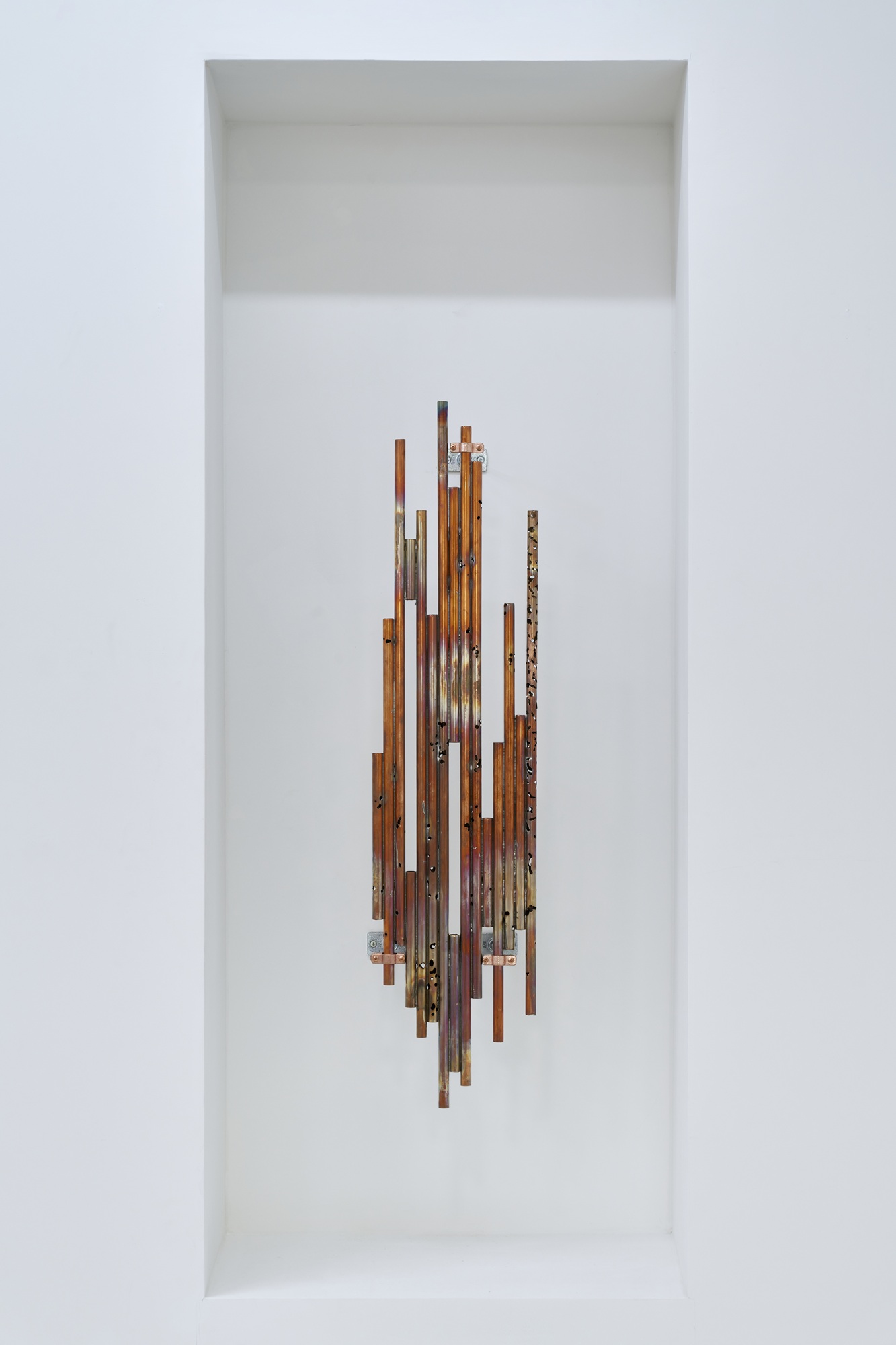 Double Movement, 2026, 구리 파이프, 트랜스듀서, 앰프, 사운드(65분), 103x24x2.5cm